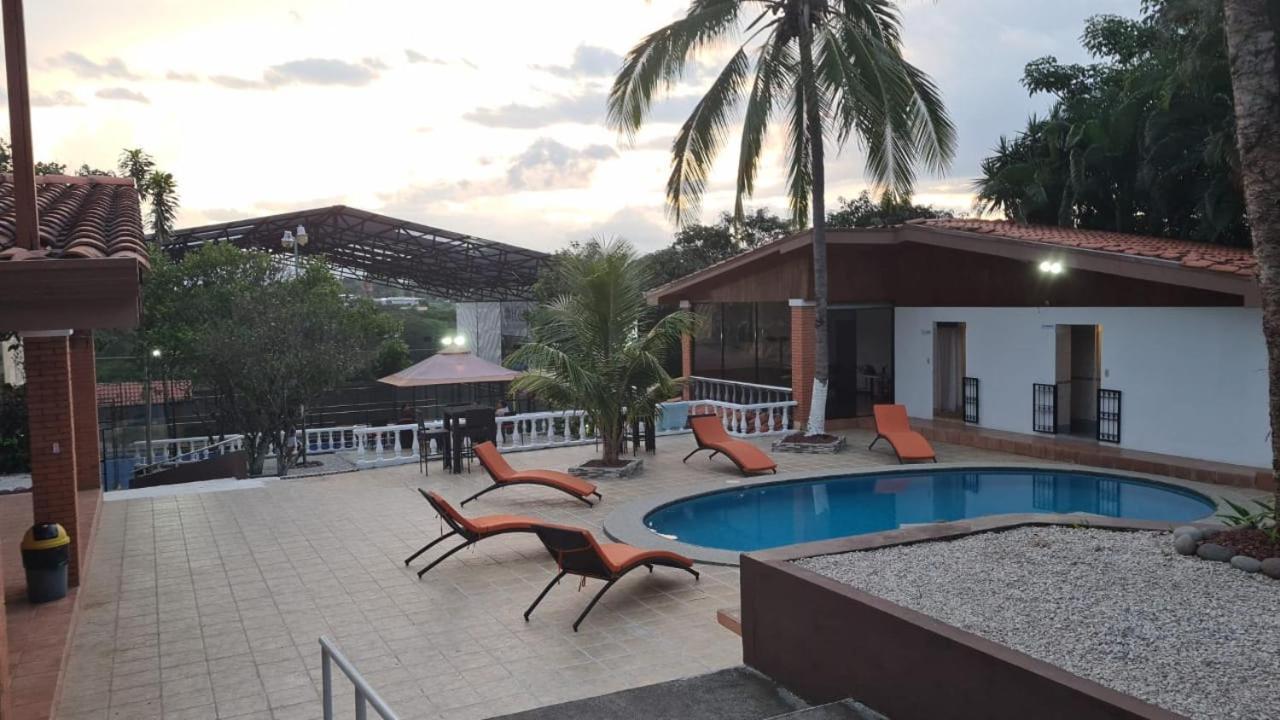 Uruka Lodge Alajuela ภายนอก รูปภาพ